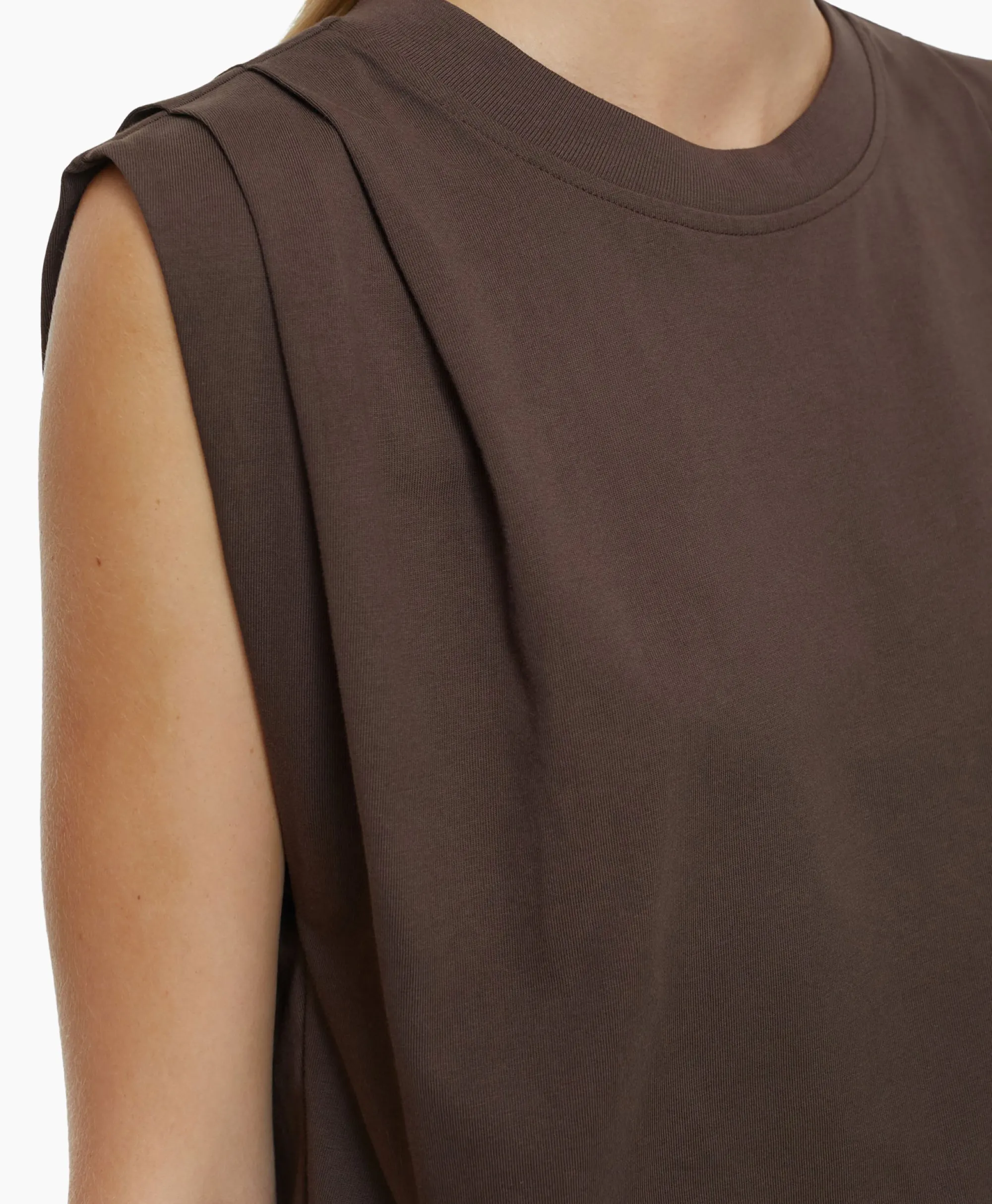 Closed Top Pleated Sleeveless Bruin*Dames T-Shirts & Tops